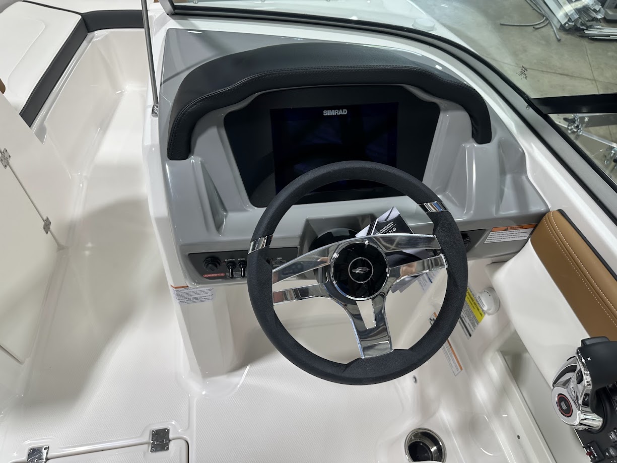 2024 Chaparral SSI 23 SPORT. 300hp 6.2 V8 Bravo 3! Wakeboard tower! - Photo 16